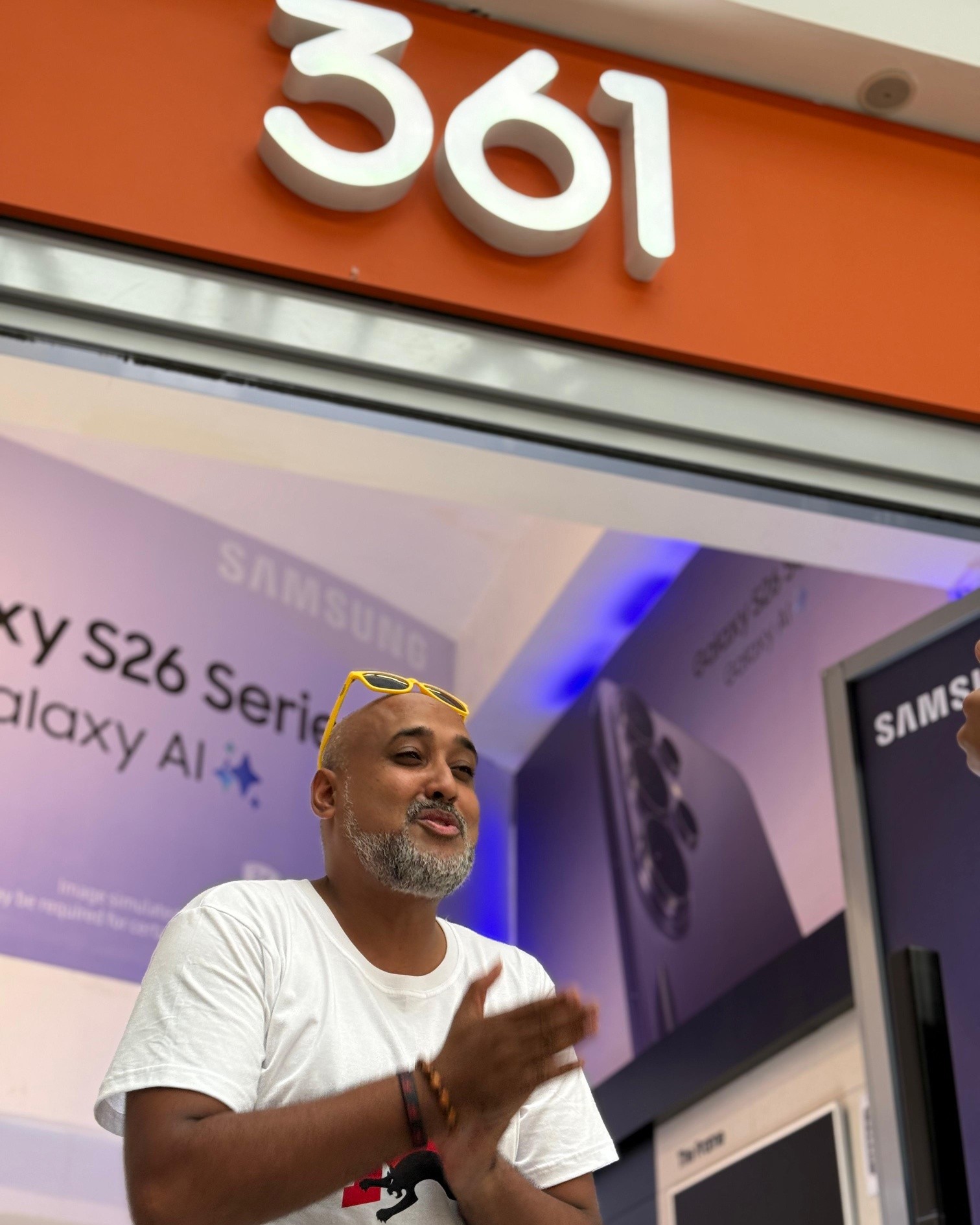 May be an image of ‎one or more people, phone and ‎text that says "‎361 y S26 SAMSUNG SAMSUNG laxy Ali+. Serie س SAMS SAMS Sutte‎"‎‎