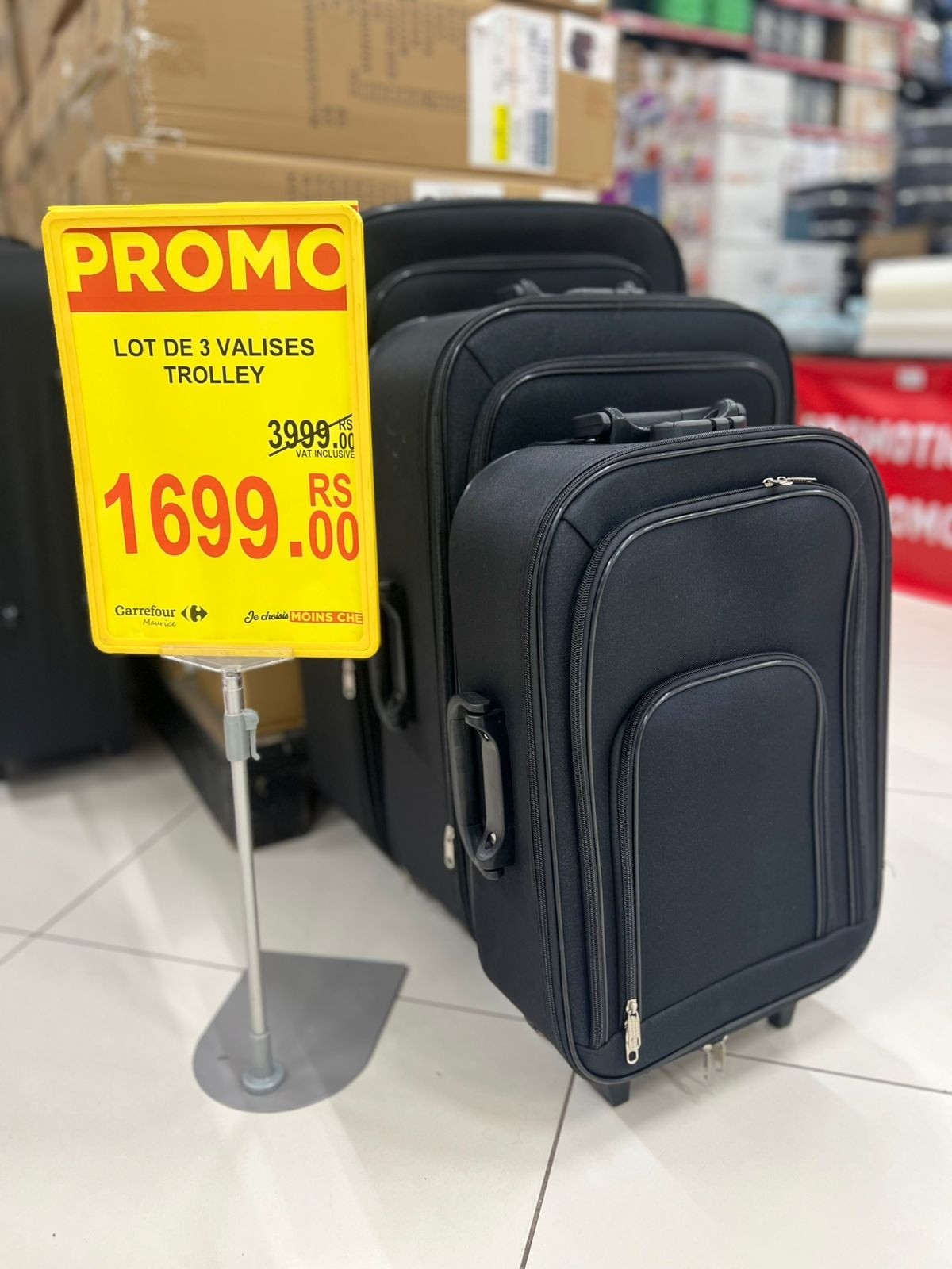 Peut être une image de ‎valise et ‎texte qui dit ’‎PROMO LOT DE LOTDE3VALISES 3 VALISES TROLLEY 3999.6C 3999.00 VATINELISNE VATINCLUSIVE 1699.80 .00 RS تبي Carrefour اصا JechesoMOINSCHE‎’‎‎