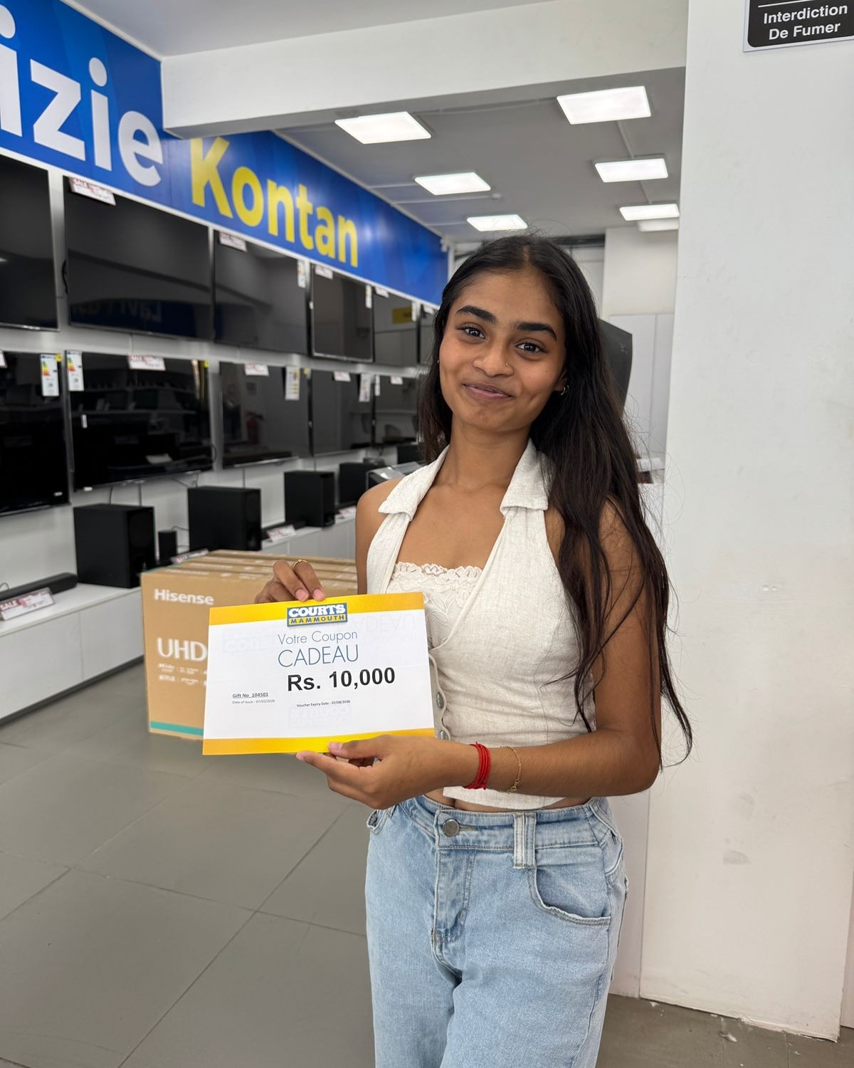 May be an image of phone and text that says "Interdiction De Fumer Zie Kontan Hisense 00 comm COURTS UHD UHD প Votre VotreCoupon Coupon CADEAU 10,000 MSLIM Rs.10,000 Rs. 0"