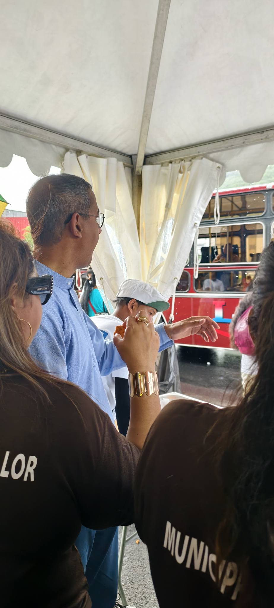 May be an image of text that says "LOR MUNI"