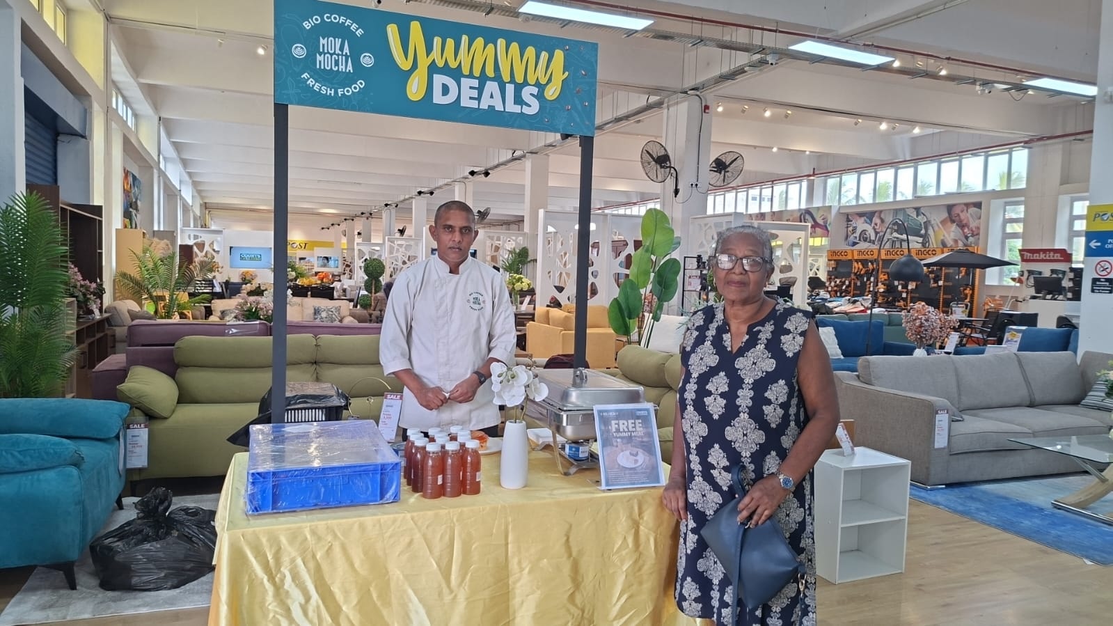 May be an image of text that says "BIO COFFEE FOOD © Yummy DEALS MOKA MOCHA FR FRESH 4店 CST л -FREE"