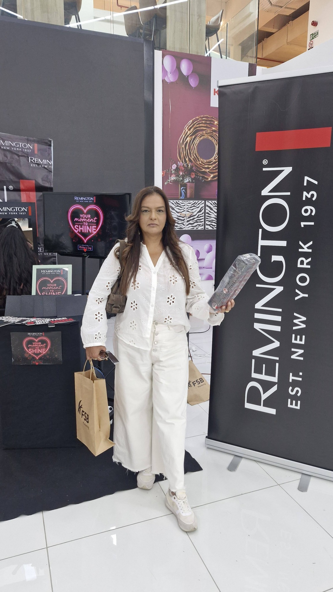 May be an image of suit and text that says "9 MINGTON NYORKIs REMIN @ ® INGTON RISINGTON Kopeй KOTE SHINE y4ИH matient YOU PAIME AJERI MINGTON® ® {FSB REMINGTON 중일 ΓΟΝ 1937 YORK NEW EST. くゆ"